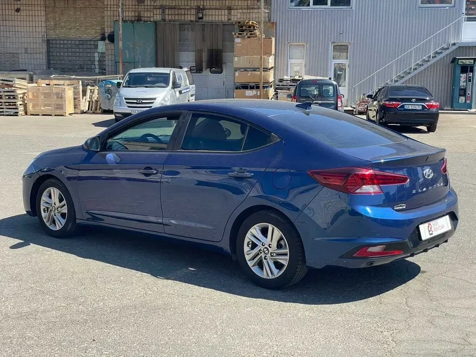 Автомобіль Hyundai Elantra