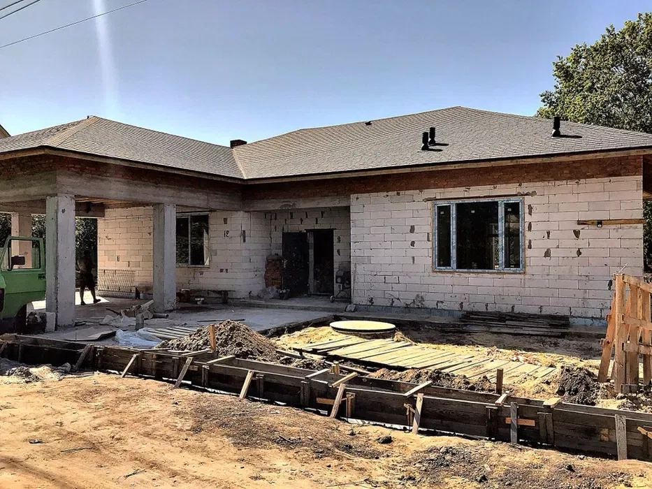 Якісна Машинна Штукатурка Стін та Стелі. Ідеально Рівна Поверхня за Короткий Термін!