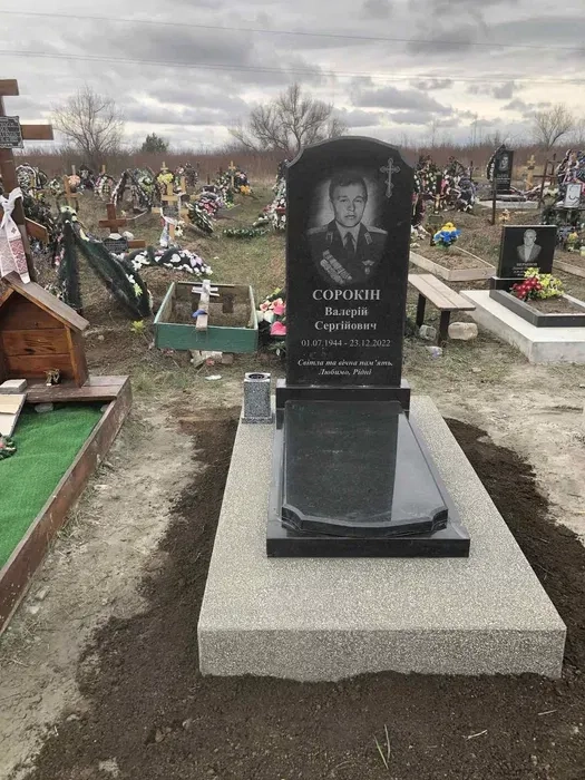 Виготовлення та встановлення ганітних пам'ятників.