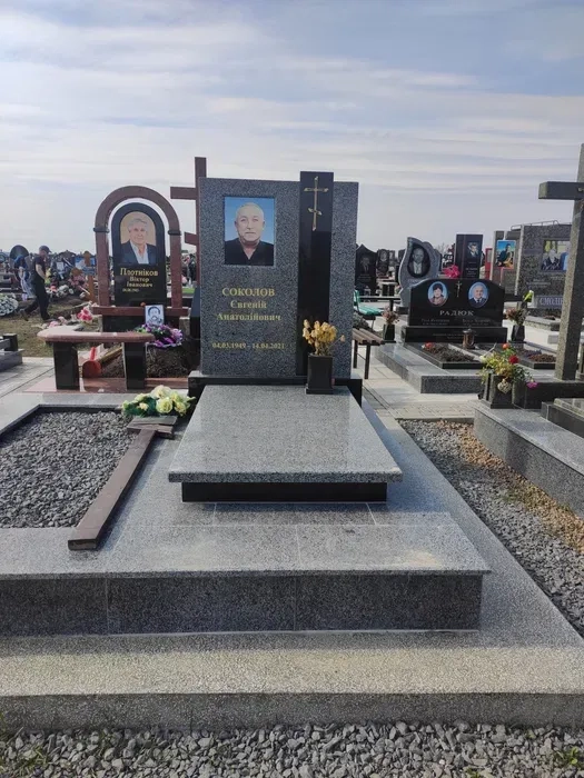 Виготовлення та встановлення ганітних пам'ятників.