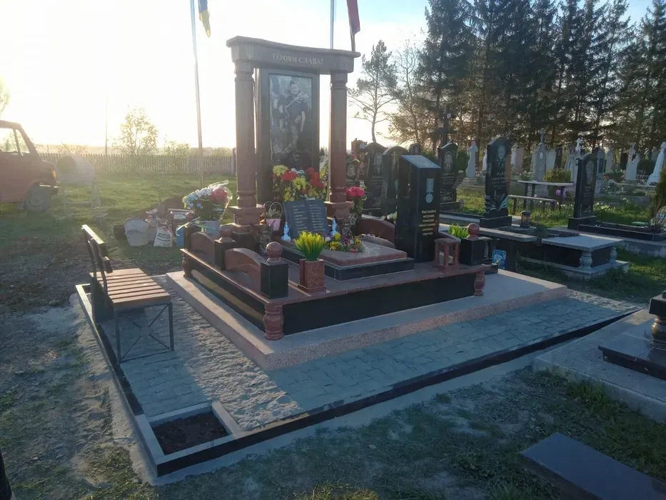 Виготовлення та встановлення ганітних пам'ятників.