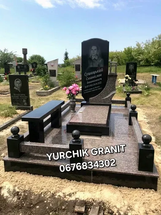 Надійний виробник монументальних гранітних виробів: індивідуальний підхід та гарантія якості на всі конструкції