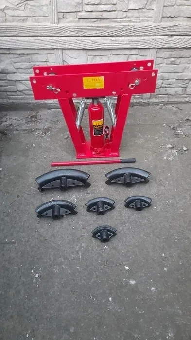 Гідравлічний трубогиб для згинання металевих труб