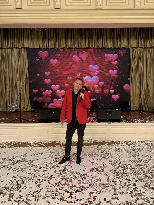 Скрипка для особливих подій: Чарівні мелодії для весіль, корпоративів та свят у серці Одеси.