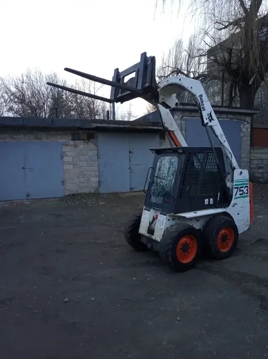 Навантажувач вила автомобіля вилковий штабелер розвантаження бобкат