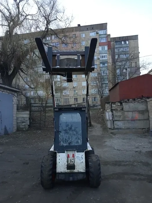 Навантажувач вила автомобіля вилковий штабелер розвантаження бобкат