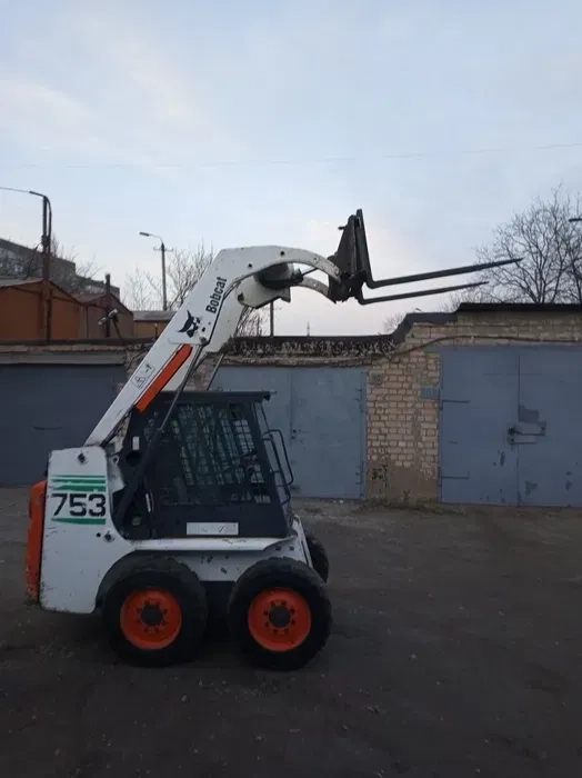 Навантажувач вила автомобіля вилковий штабелер розвантаження бобкат