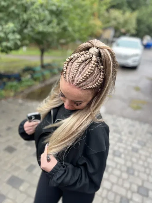 Брейди в хвіст, афроплетіння, коси