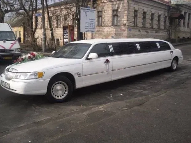  Лімузина CHRYSLER 300C, LINCOLN