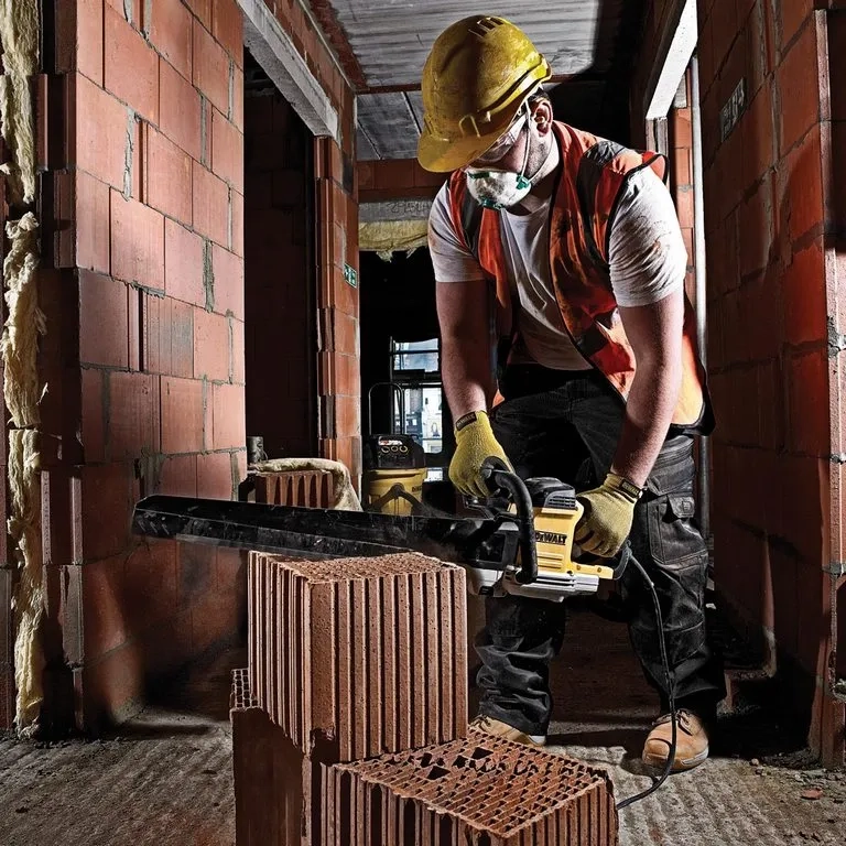 пила ALLIGATOR по кирпичу класса 20 DeWALT DWE398 резка кератерм пеноблок