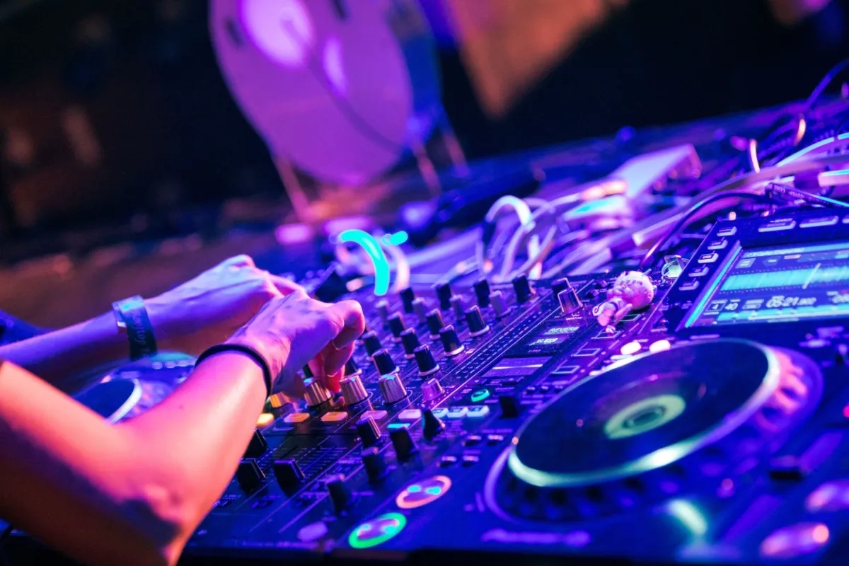 Послуги DJ Світло Звук