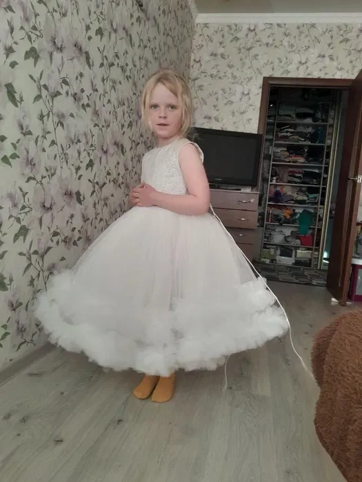 Сукні на випуск в садочок