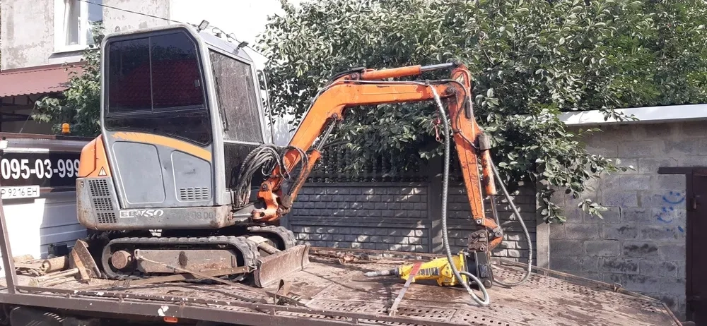 Послуги міні екскаватора, гідромолот