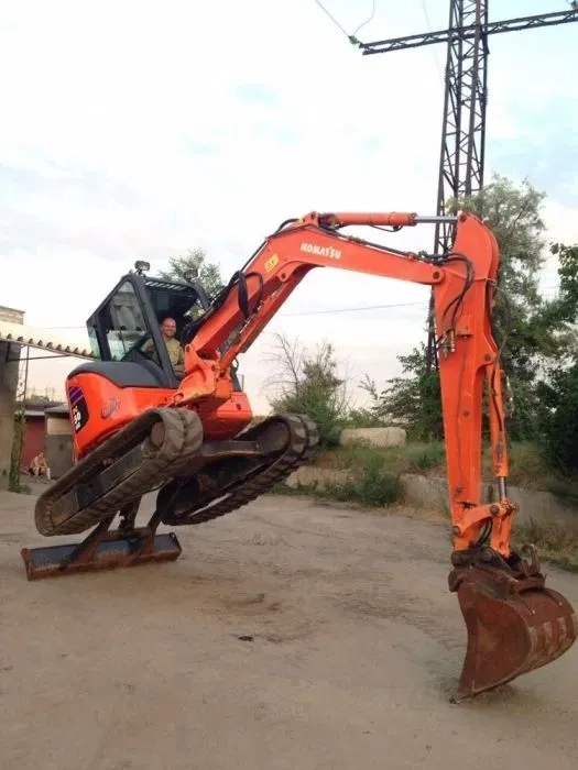 Мініекскаватор