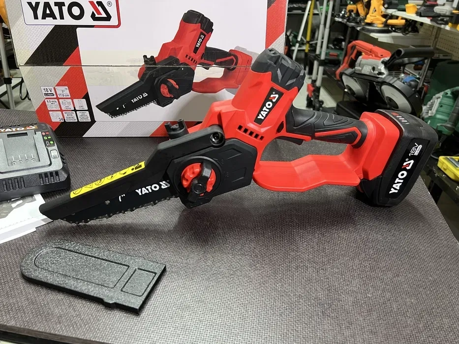 Безщіткова акумуляторна ланцюгова пилка YATO YT-828134 + АКБ 4Ач + ЗУ