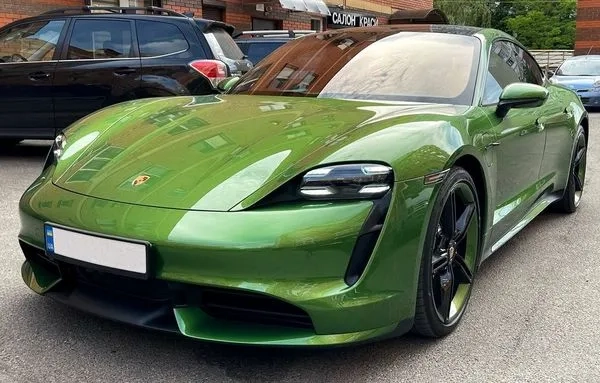 400 Porsche Taycan Turbo 671 hp AWD без водія в Києві
