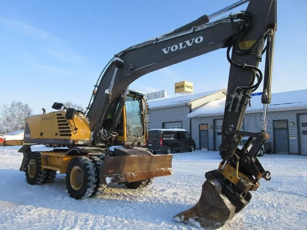Екскаватор повно поворотнний колісний VOLVO-180, ківш 1 куб (додатковий планувальний ківш)