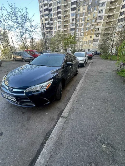 Toyota Camry Гібрид з Ліцензією