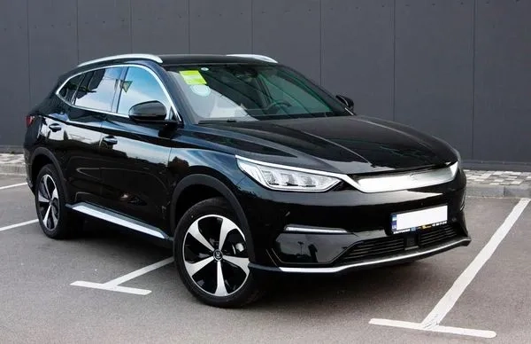 126 BYD ID електро позашляховик на весілля з водієм