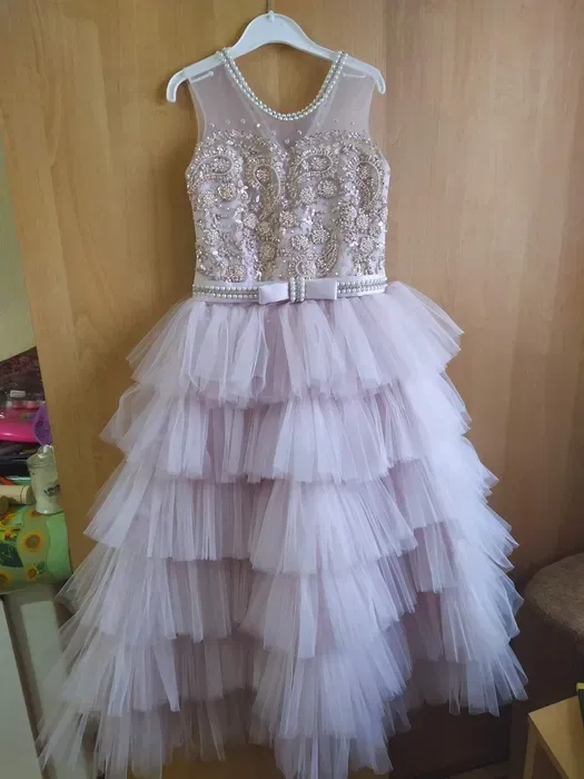 Шикарне святкове плаття для дівчинки для фотосесії