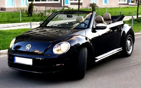391 Volkswagen Beetle жук кабріолет чорний без водія