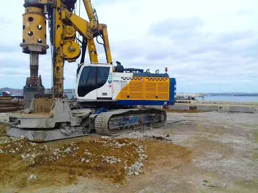 Бурова установка BG-40 на базовому шасі BS 100B