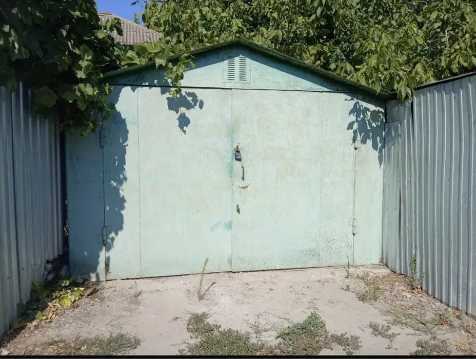 Металевий гараж. Зручний виїзд