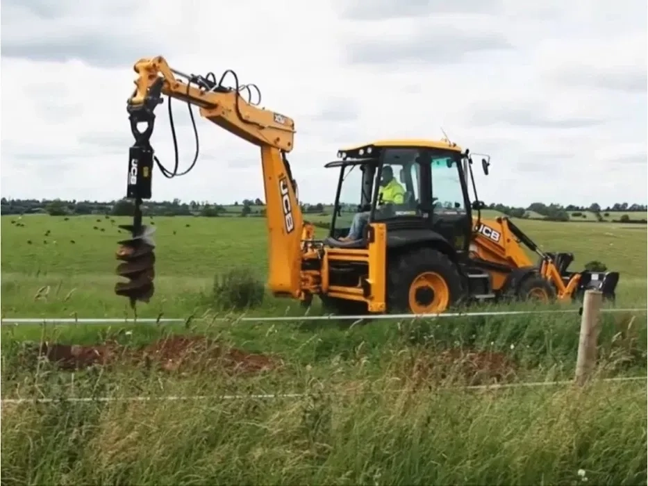 Ямобур на JCB , бурильно - кранові