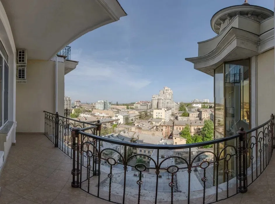 Дизайнерська євродвушка, ЖК «Замок Квітів»