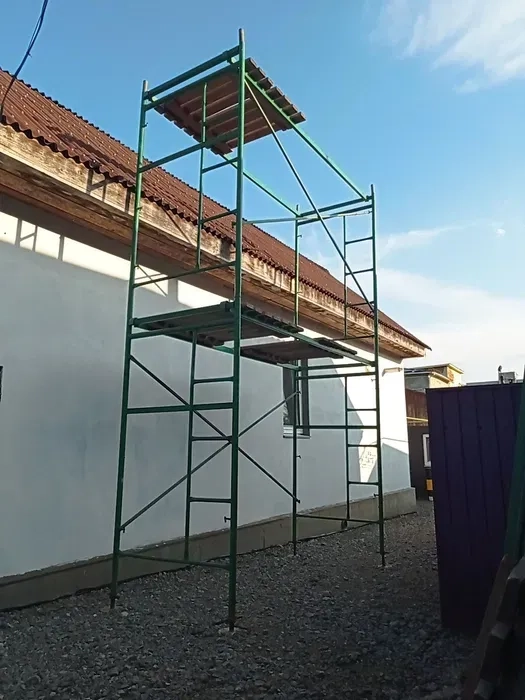 Будівельні ліса , риштування