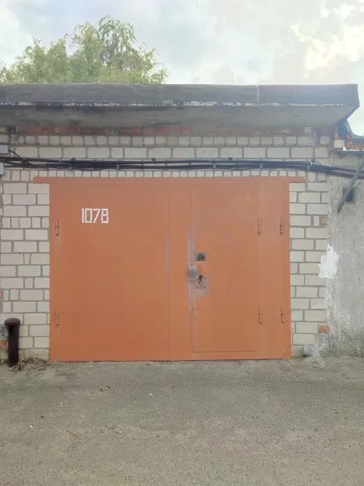 Гараж Металург в Жовтневому районі заводу Океан