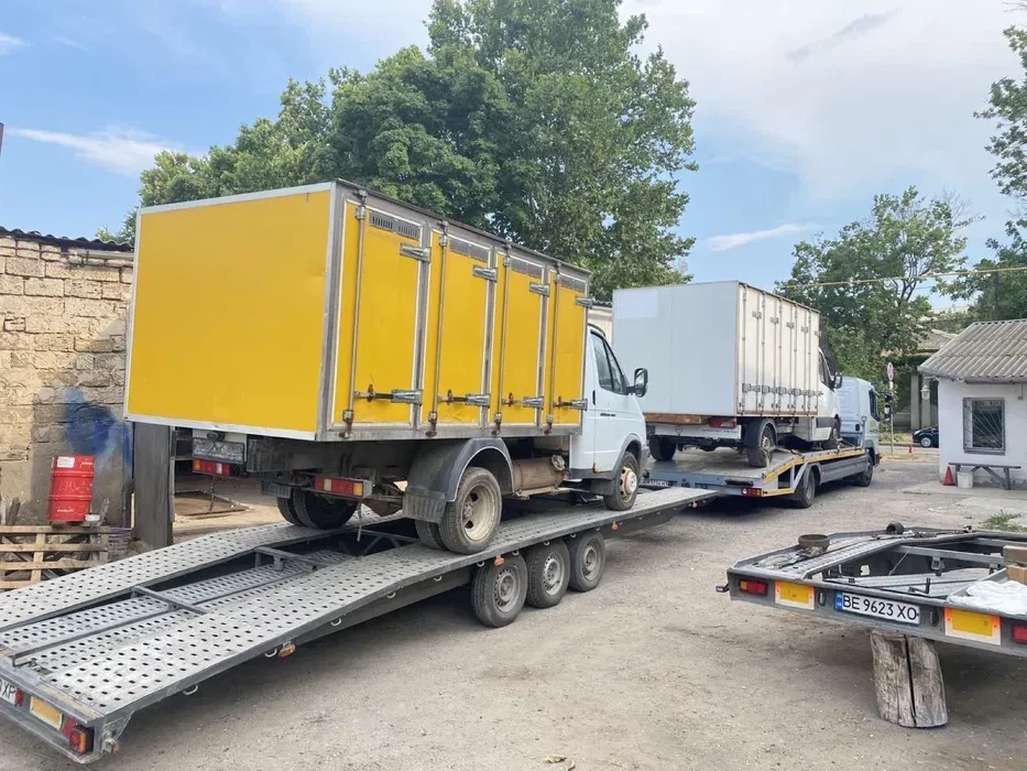 Попутний евакуатор, лафет, автовоз із Харкова