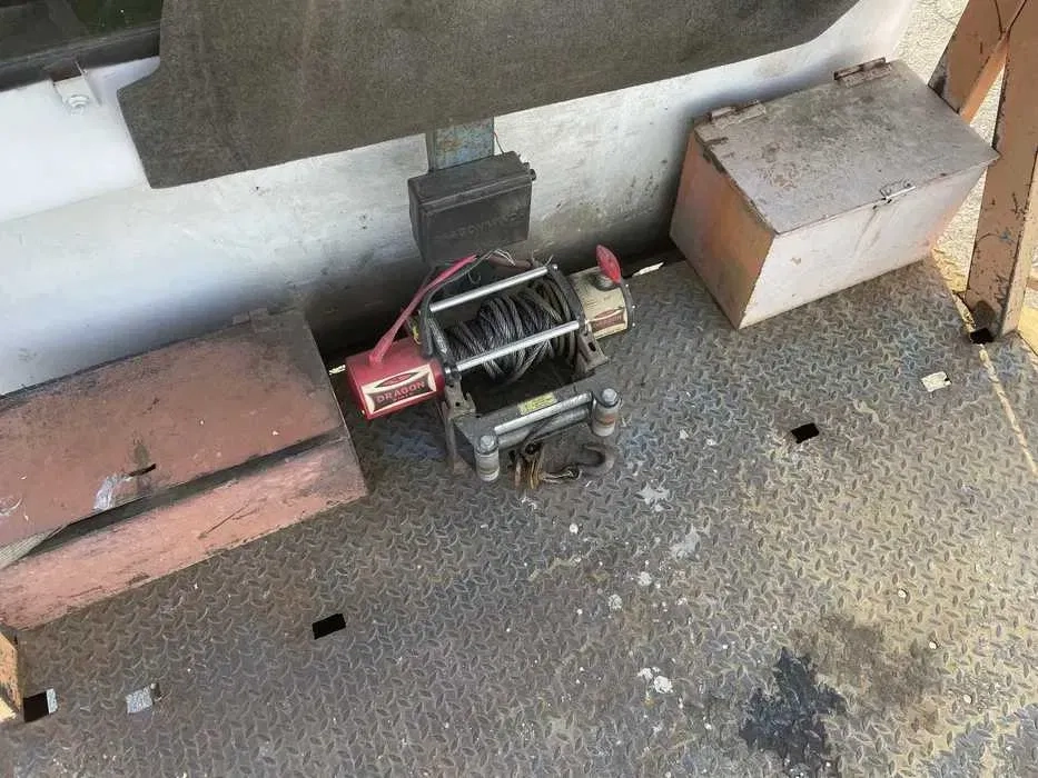 Надійний Евакуатор для Вантажних та Легкових Авто: Послуги Доступні в Будь-який Момент – Просто Зателефонуйте!