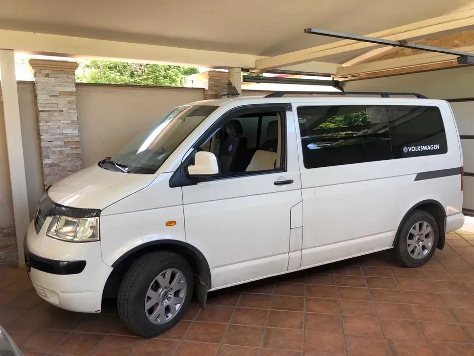 Мікроавтобус