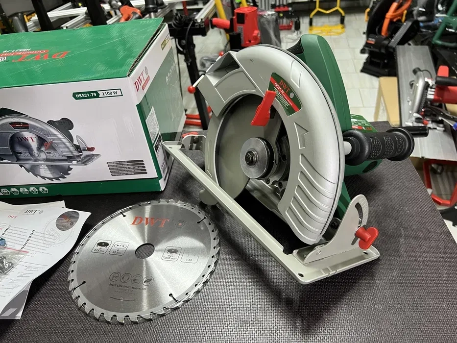 Потужна дискова пилка DWT HKS21-79 Диск 235 мм 2100 Вт Гарантія