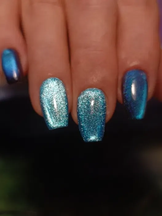 Манікюр, Педикюр та Ламінування Вій: Професійний Догляд за Вашою Красою в Одному Місці!