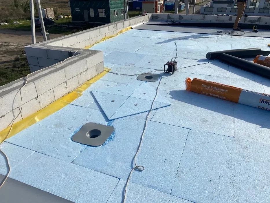 Монтаж Покрівлі з Розуклоночним Утеплювачем (ПВХ-ТРО-Мембрана)