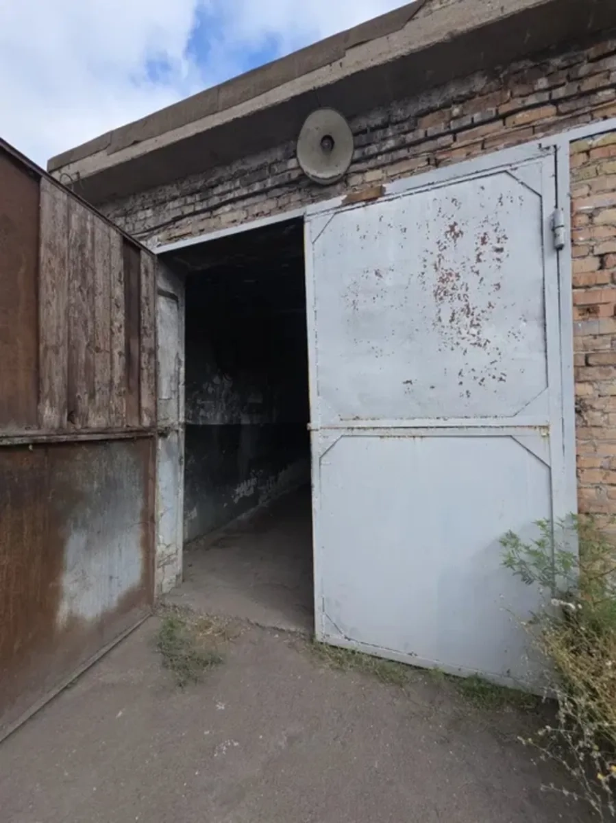 Великогабаритний гараж для автобуса, вантажного транспорту