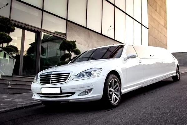 031 Лімузин на веcілля Mercedes W221 S600