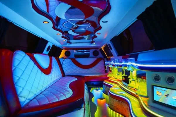 031 Лімузин на веcілля Mercedes W221 S600