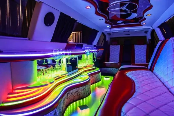 031 Лімузин на веcілля Mercedes W221 S600