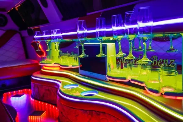 031 Лімузин на веcілля Mercedes W221 S600