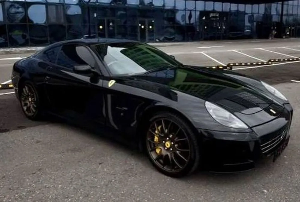 281 Ferrari 612 чорна для фотосесії зйомки замовити