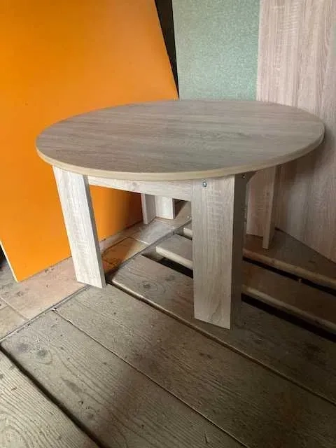 Столи та столикі