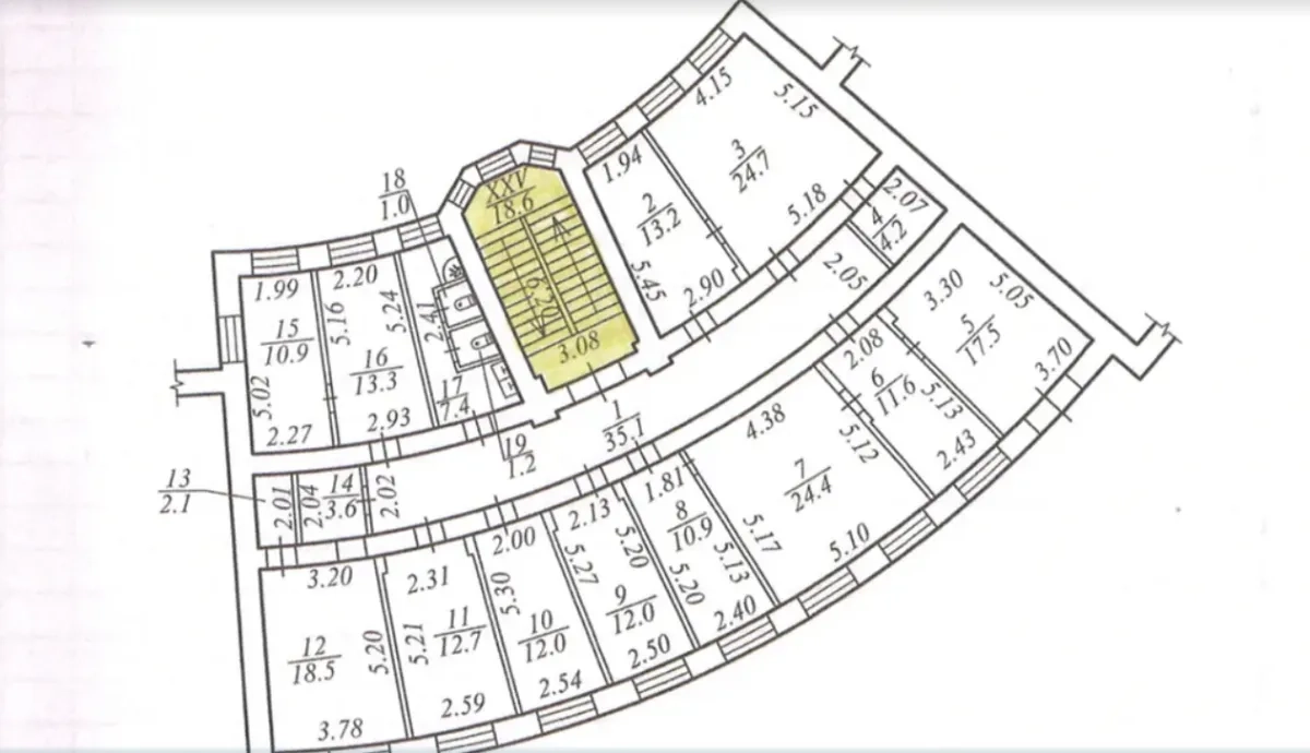 Офісне приміщення на вул. Центральна 2/4, приміщень - 18, поверх - 2