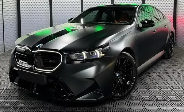 410 BMW M5 G90 без водія