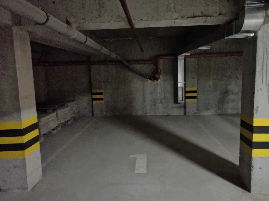 Підземне паркомісце в ЖК «Веселка»