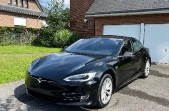 Авто преміум класу Tesla Model S
