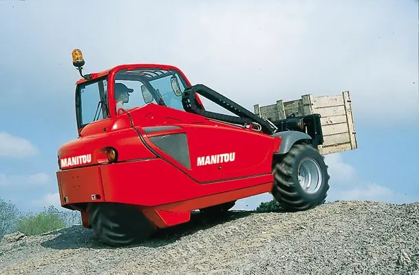 Триколісний телескопічний навантажувач Мanitou SLT 420 B