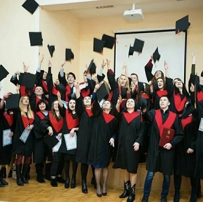 Академічні мантії , комплект випускних магістр бакалавр